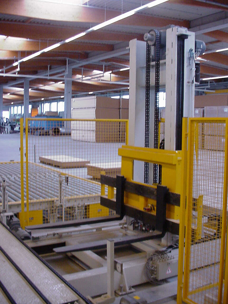 Pallet conveyors